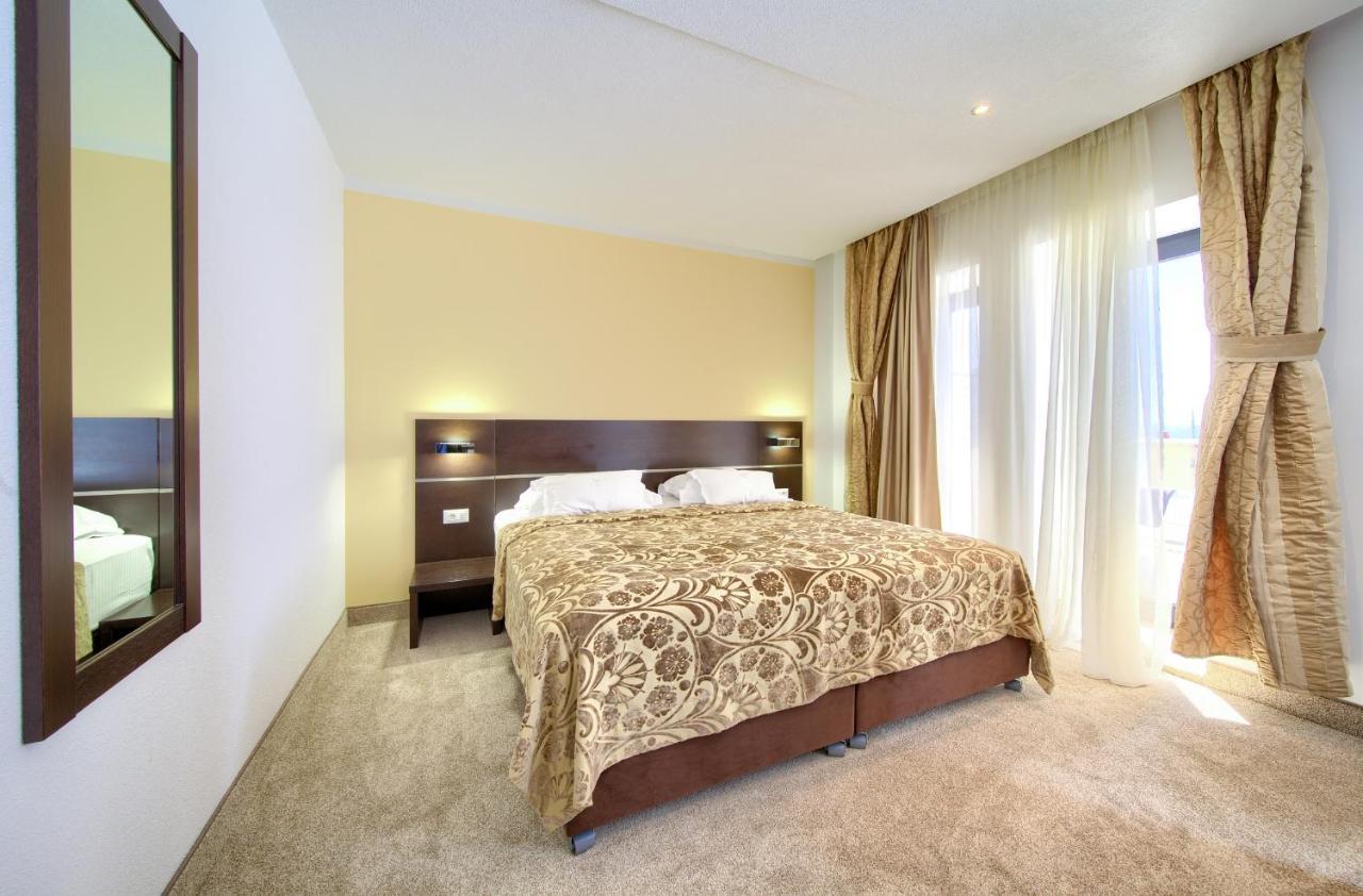 Hotel Marina Крк Экстерьер фото
