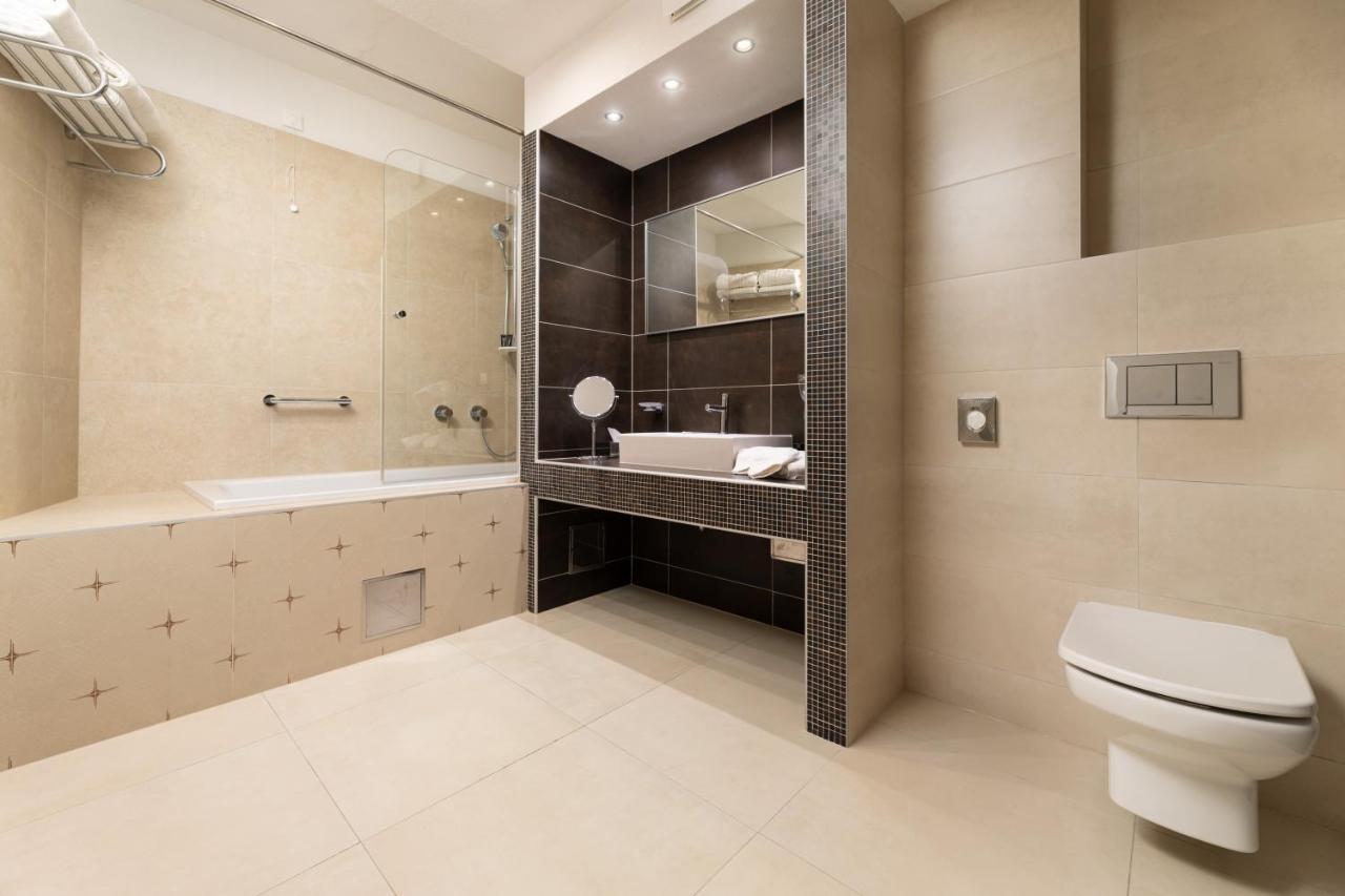 Hotel Marina Крк Экстерьер фото
