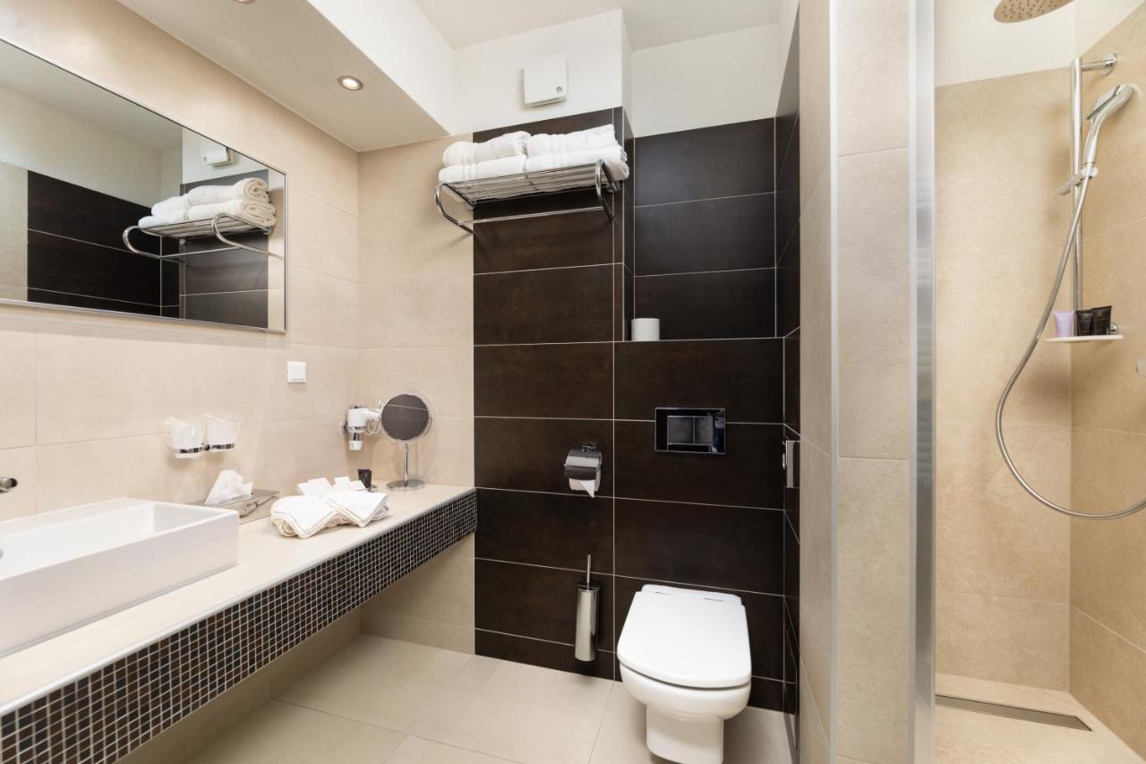 Hotel Marina Крк Экстерьер фото