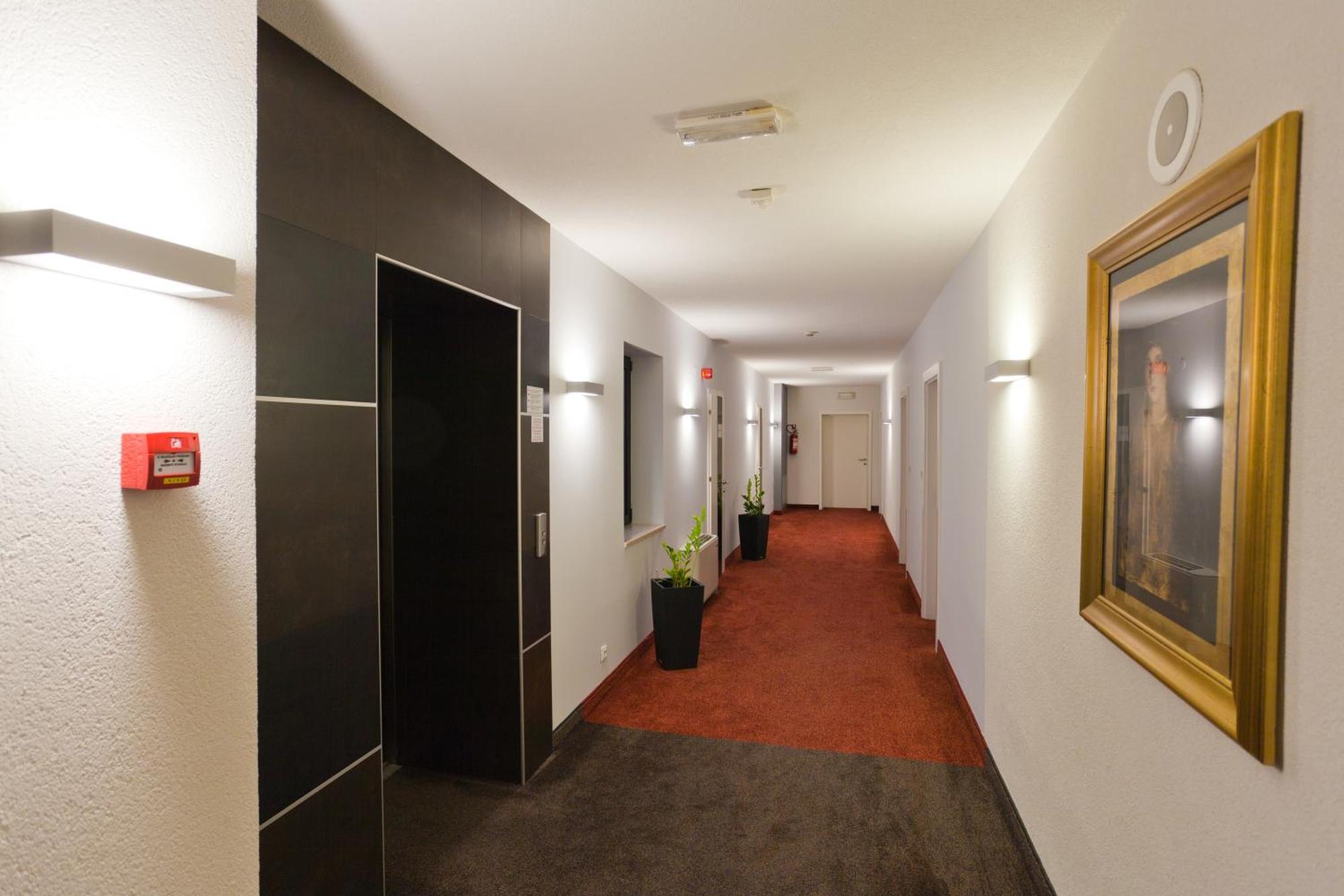 Hotel Marina Крк Экстерьер фото