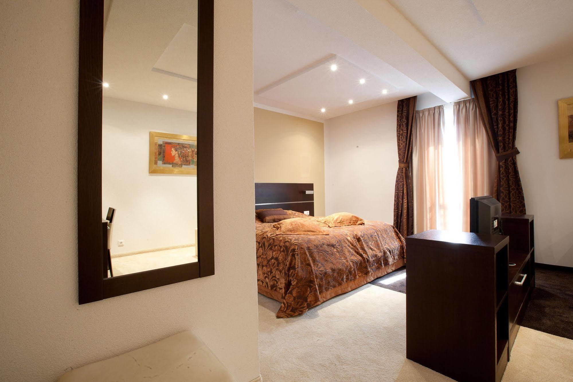 Hotel Marina Крк Экстерьер фото