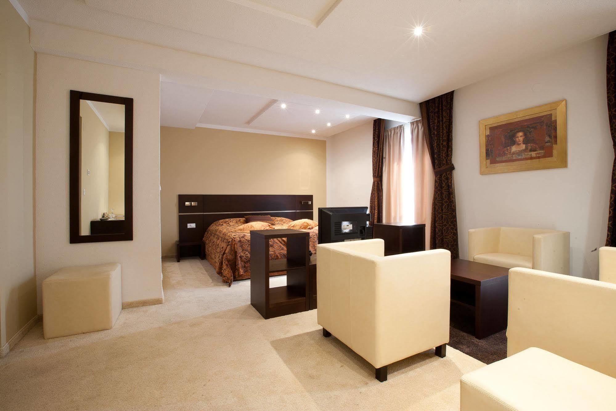 Hotel Marina Крк Экстерьер фото