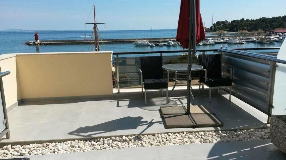 Hotel Marina Крк Экстерьер фото