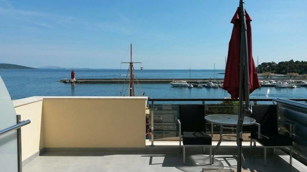 Hotel Marina Крк Экстерьер фото
